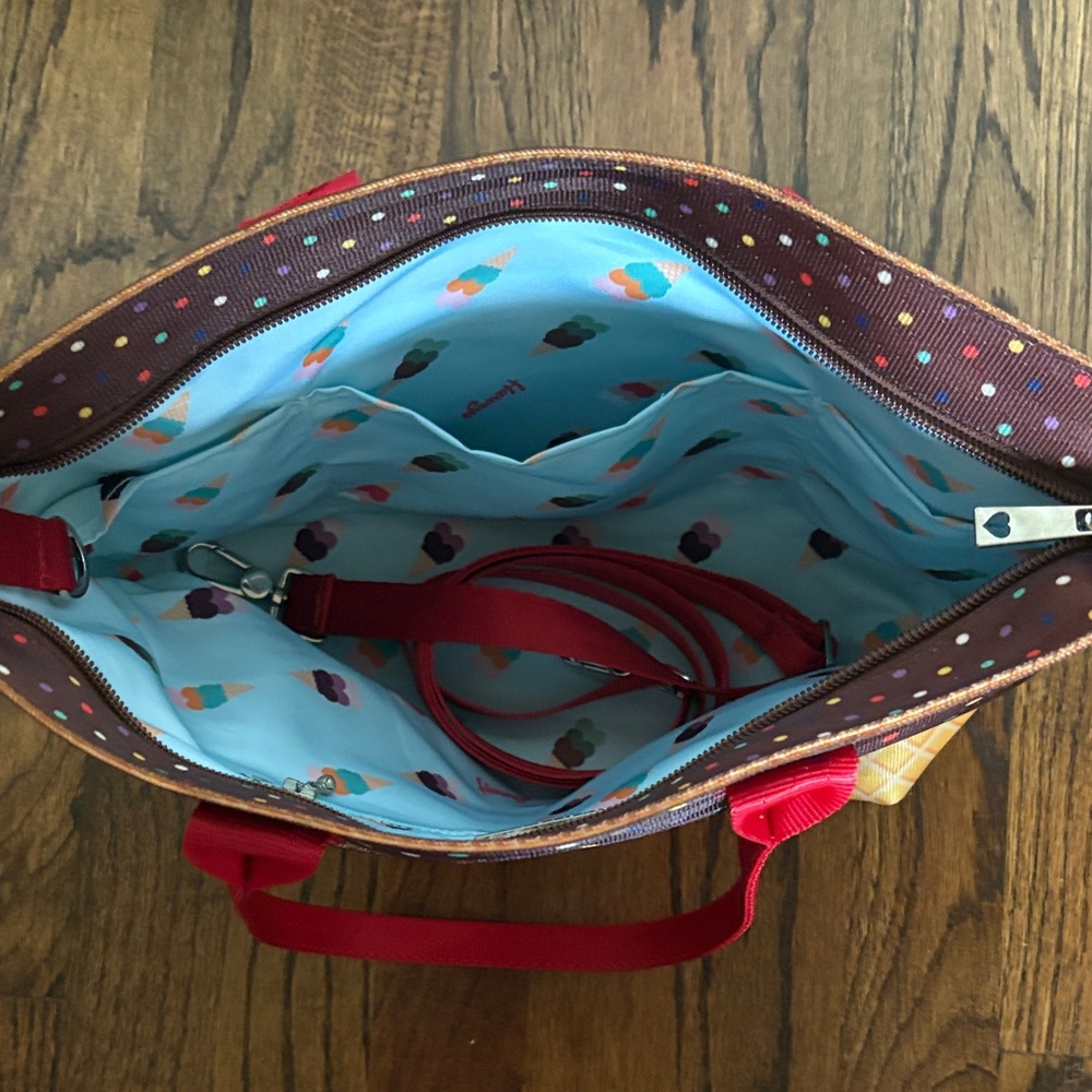 Harveys Seatbelt Mini Streamline Tote - Sprinkles Sundae - Picture 5 of 5